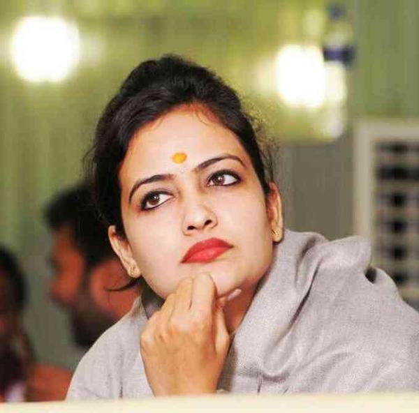 Ayushi Sharma Net Worth, Age, Affairs, Height, Bio and More image