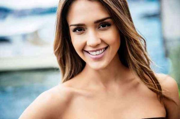 Jessica Alba Age, Height, Net Worth, Affairs, Bio and More image